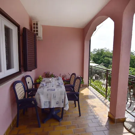 Ideal Vacation Flat For A Comfortable Appartamento Umago