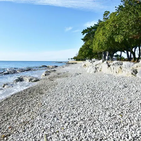 Ideal Vacation Flat For A Comfortable Appartamento Umago